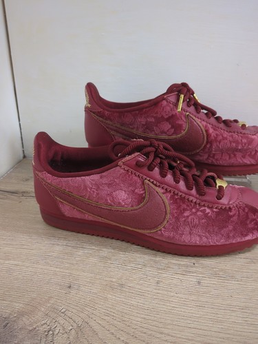 Nike Classic Cortez SE AV8205-600 Red Crush/Team Red Wmn Talla 6 Reino Unido Old School... - Imagen 2 de 15