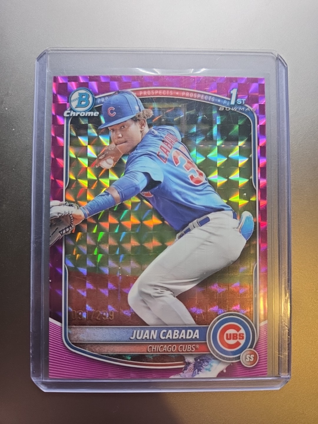 Juan Cabada 2025 Bowman Chrome 1st Fuchsia Geometric Refractor /299 Cubs
