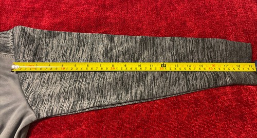 CHAMPION YOUTH SIZE MEDIUM GRAY HOODIE IN EXCELLENT CONDITION . - Picture 9 of 9