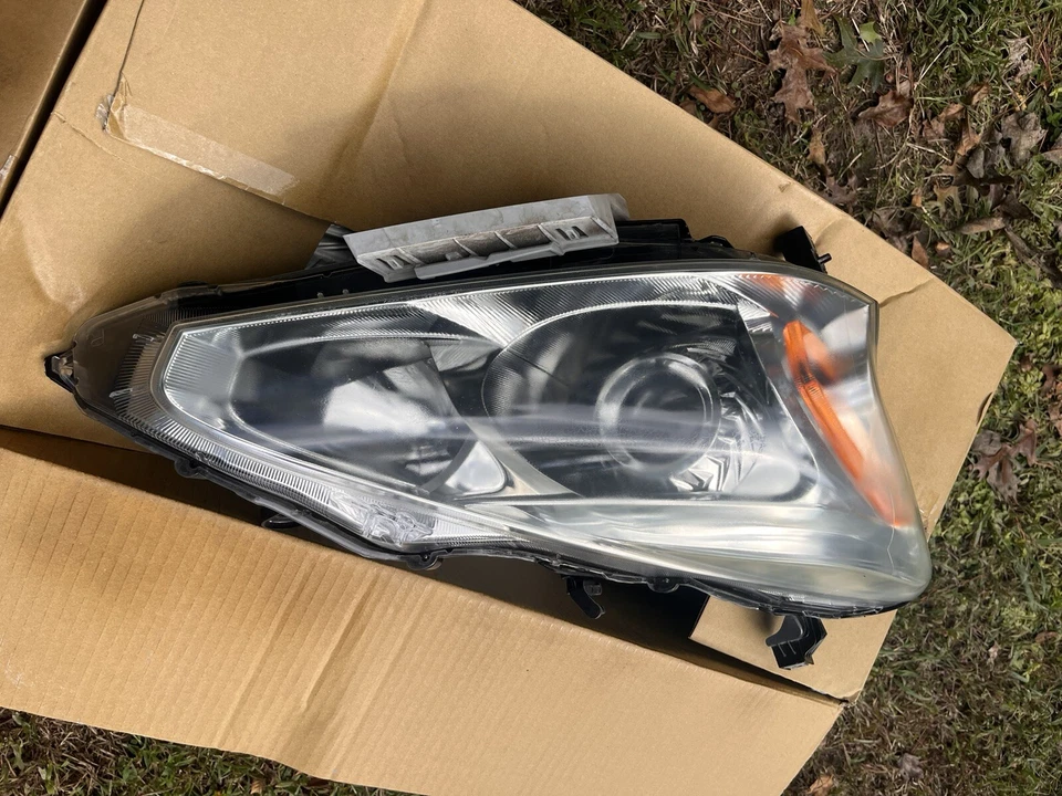 Right Headlight Halogen Fits 2013-2015 Nissan Altima - Image 3 of 4