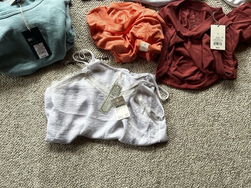 NWT Lot If 27 Women Clothes Top Jeans More - Picture 8 of 18