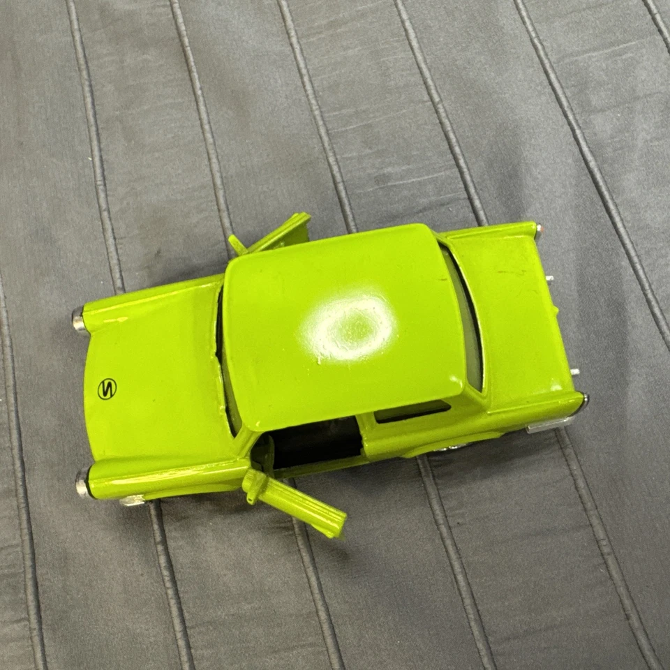 TRABANT Diecast MODELO DE COCHE Verde Pull Back Foto 3 de 4