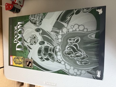 Hot Toys Sideshow Doctor Doom Special Edition Figure 