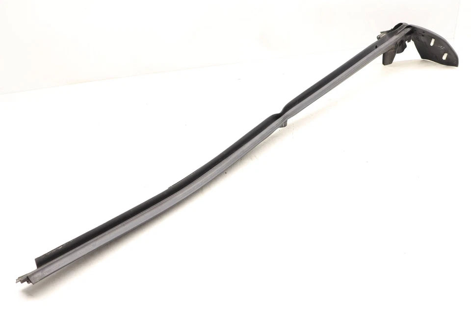 2014-2016 BMW 428I XDRIVE - REAR LEFT Quarter Panel Window SLOT SEAL / TRIM - Image 2 of 4