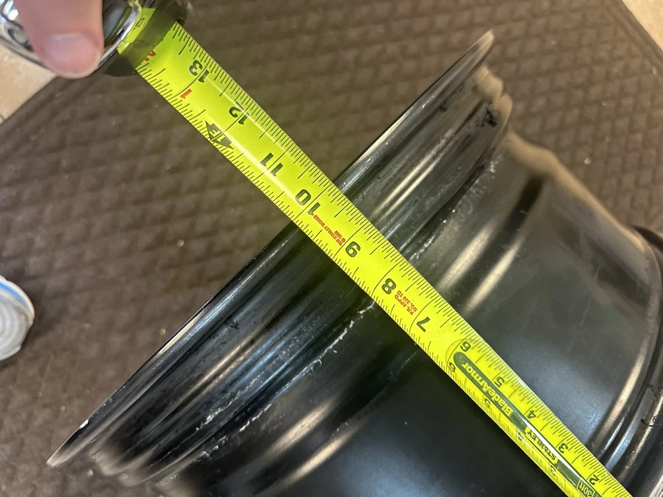 20x9 nível 8 SlingShot preto brilhante com roda frontal usinada 6x135 (deslocamento de 10mm) - Imagem 4 de 4