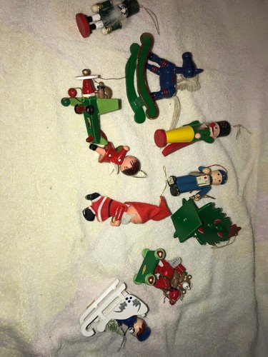 Vintage Lot Of 10 Wooden And Other Christmas Ornaments - Picture 8 of 12