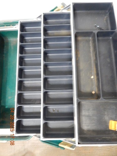 VINTAGE UMCO 1000U GREEN FISHING TACKLE BOX - Picture 10 of 11