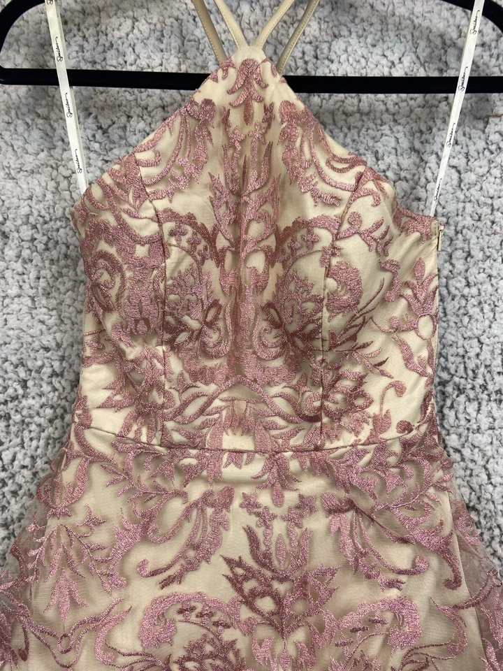 Vestido de formatura Speechless rosa e bege sem mangas zíper fechamento linha A juniores tamanho 5 - Imagem 2 de 4