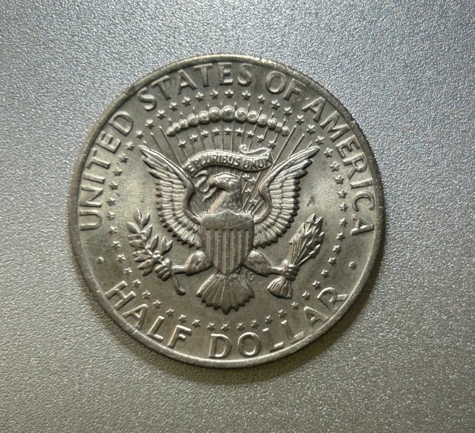 Medio dólar Kennedy 1974 P error: anverso de doble matriz Foto 2 de 4