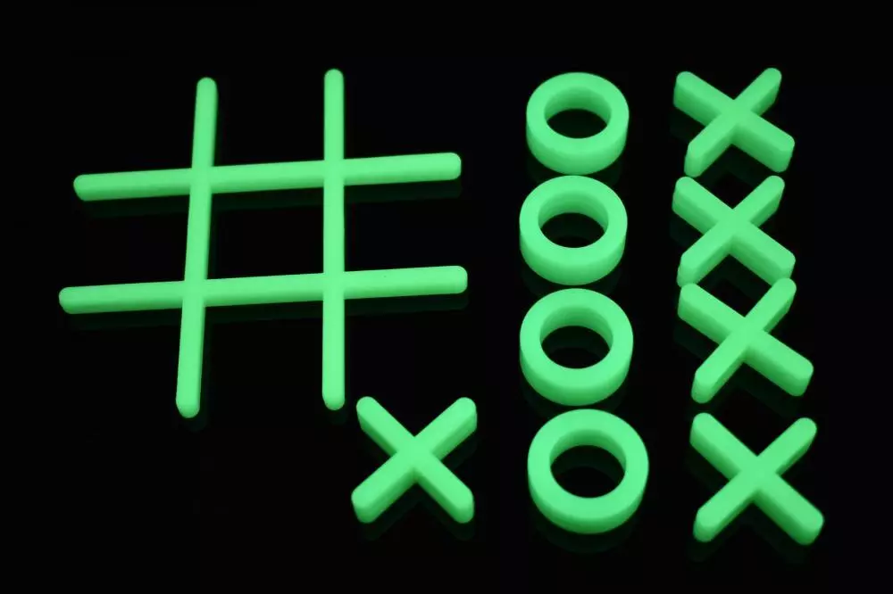 DirectGlow 10 Piece Glow in The Dark Tic Tac Toe Game Set for Kids