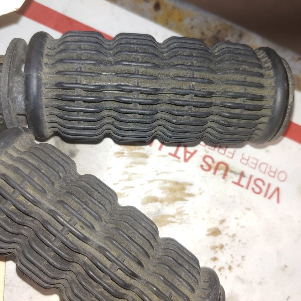 Suzuki GS550E 1980 estriberas de pasajero Foto 3 de 4