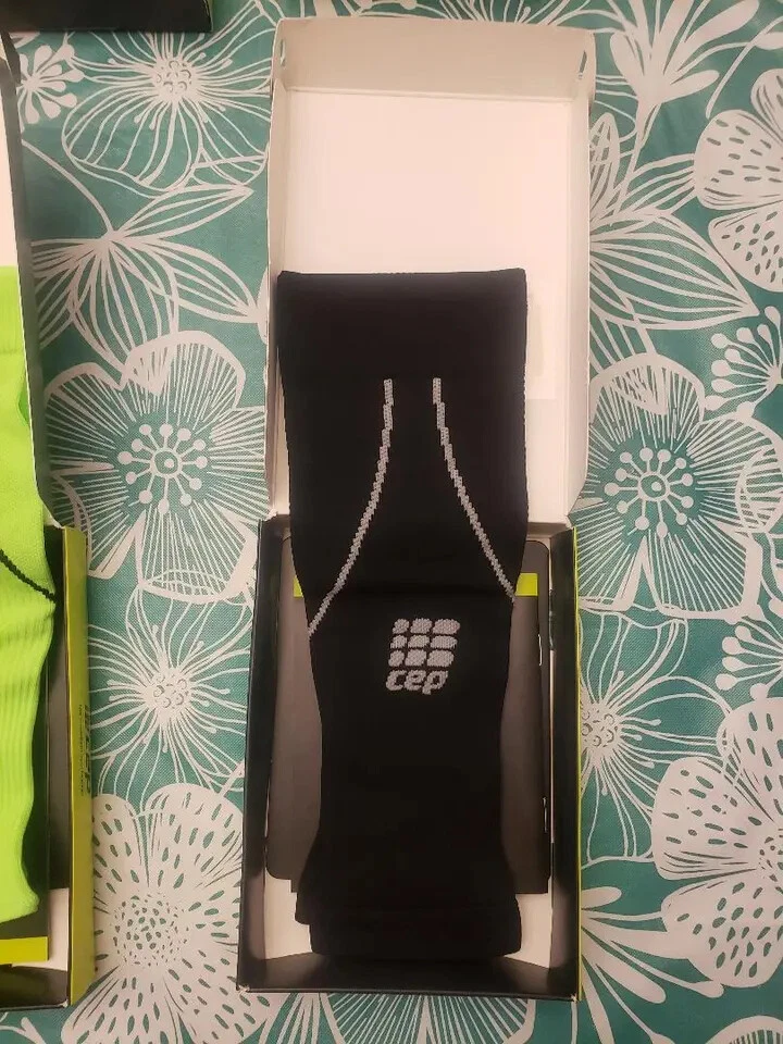 CEP Men's Pro+ SHORT CALF STYLE Compression Sleeves Performance Color & Size - Image 4 of 4