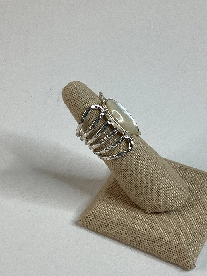 Anillo De Colección Grande Tono Plata Ovalado Madreperla 1" Martillado Banda Tamaño Foto 4 de 4