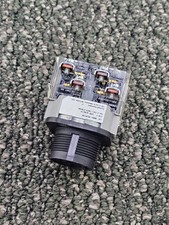 Allen-Bradley 800H-JR2KC1B 3-Position Maintained Non-Illuminated Selector Switch