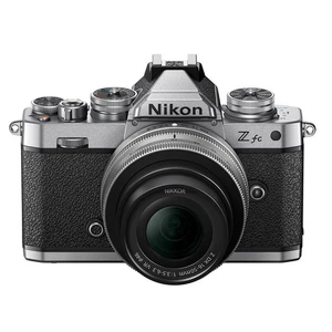 Nikon Z fc Caméra sans miroir au format DX w/ NIKKOR Z DX 16-50mm f/3.5-6.3 VR (Silv