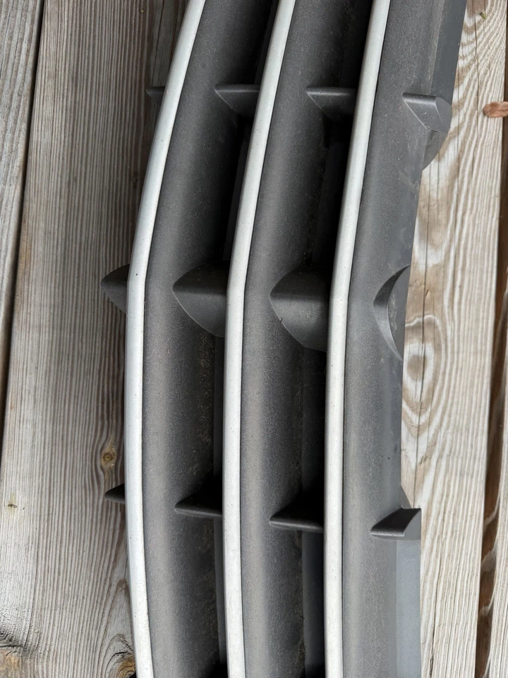 Chrysler Crossfire 2004-2008 parrilla superior delantera capó parachoques OEM 04-08 Foto 4 de 4