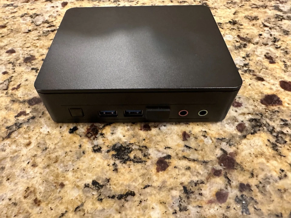 Intel NUC 11 Intel Celeron N5105, 8 ГБ RAM, 256 ГБ SSD, Windows 11 Pro - Изображение 2 из 4