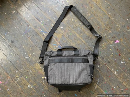 Tenba DNA 11 Graphite Camera Messenger Shoulder Bag 11 Liter - Excellent - Picture 3 of 16