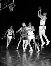 Red Kerr Of The Syracuse Nationals Shoots 1960S Old Basketball Photo 14