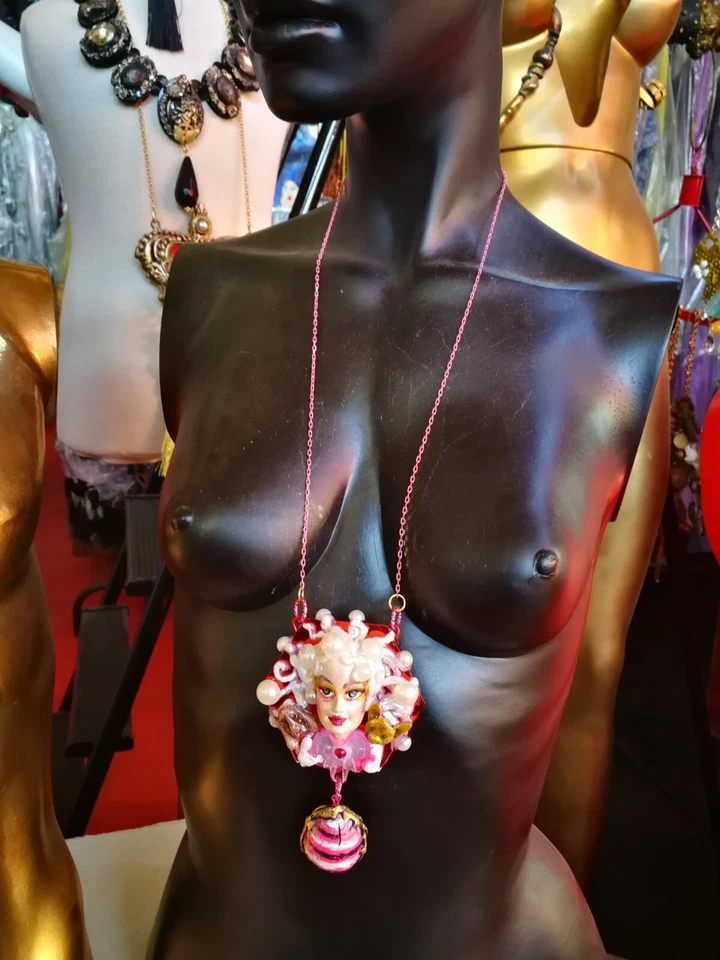 Lindo colgante con cabeza de muñeca de perro gato rubia hermosa mujer lindo gato Art Deco Foto 3 de 4