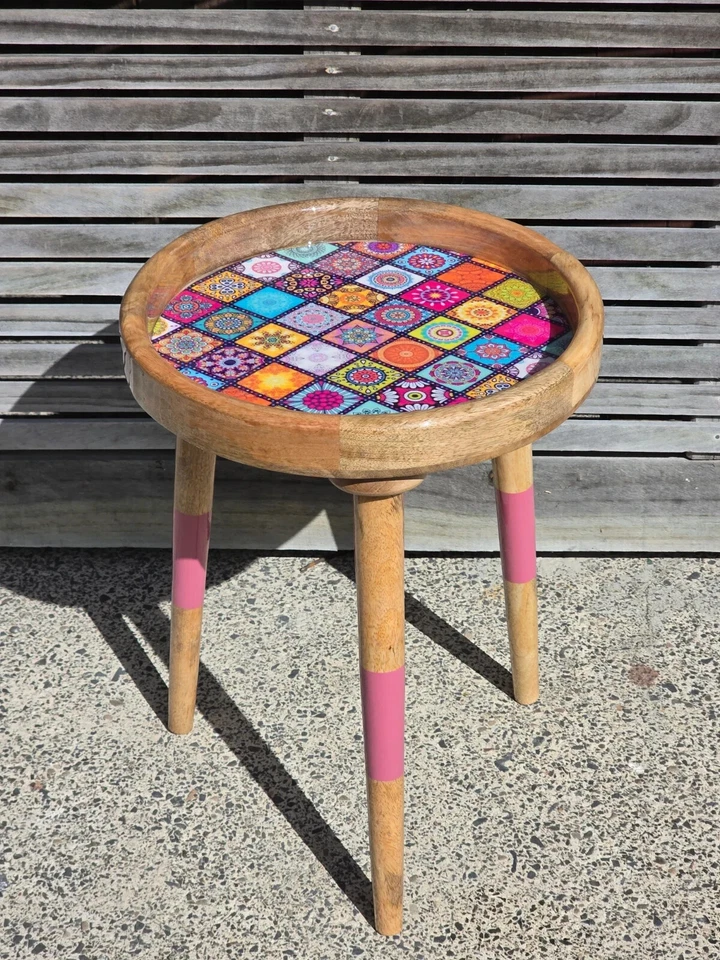 独特树脂边桌芒果木蓝色豪华优质产品 — 第 2/4 张图片