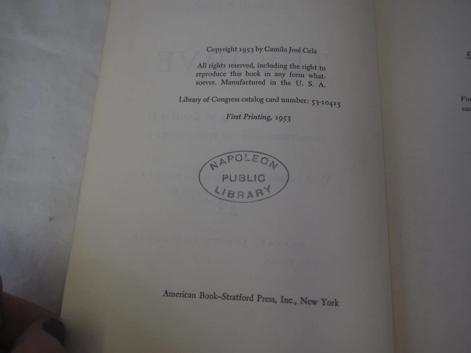 The Hive by Camilo Jose Cela (1953) 1st Printing Hardcover Novel Foto 3 de 4