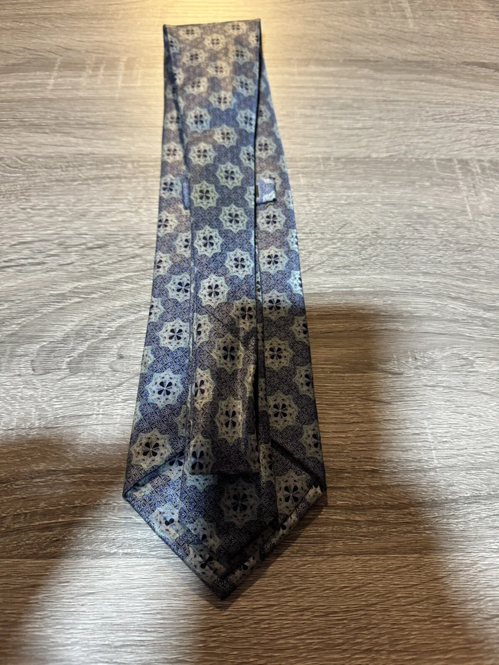 Italo Ferretti Tie Shades Of Blue & Silver Geometric Stars Small Tag Defect. - Image 2 of 4