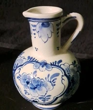 VINTAGE HAND PAINTED DELFTS BLAUW PITCHER FLORAL DESIGN 3.75 INCHES TALL