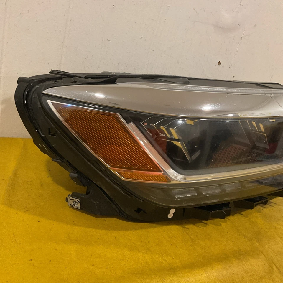 Faro LED 561.941.036.B lado pasajero derecho VW Volkswagen Passat 2020-2023 Foto 2 de 4