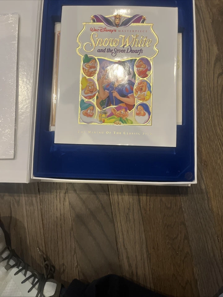 Disney Snow White Deluxe Collector’s VHS Box Set 1994 Complete Excellent - Image 3 of 4