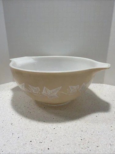Vintage Pyrex Sandalwood 1 1/2 Qt Cinderella Mixing Bowl 442 Tan Ivy Leaves