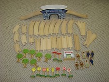 lot CIRCO WOODEN Train Tracks Bridge Trees People Road Signs 50 pcs