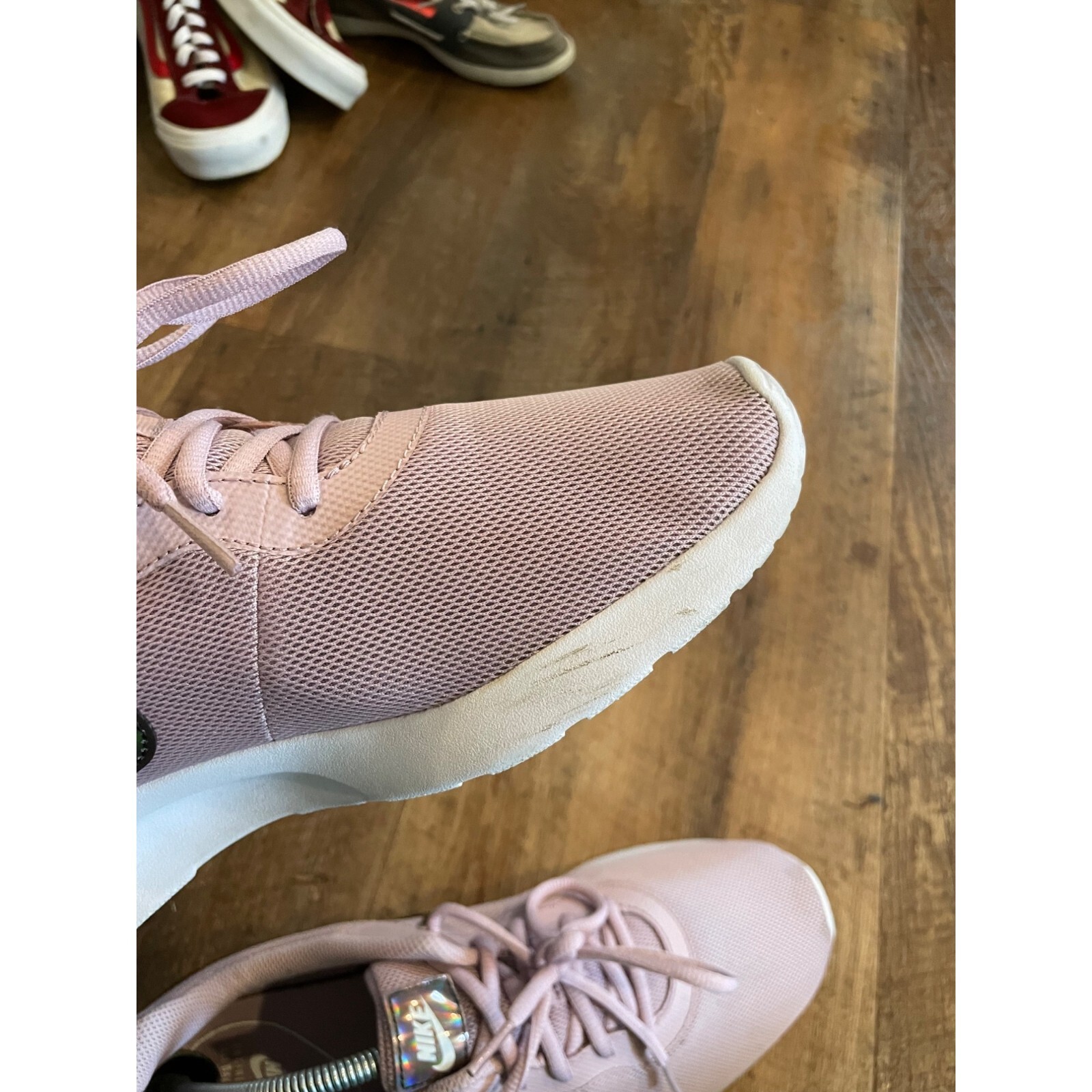 Nike Tanjun Running Sneaker Pink/Iridescent 81265550… Gem