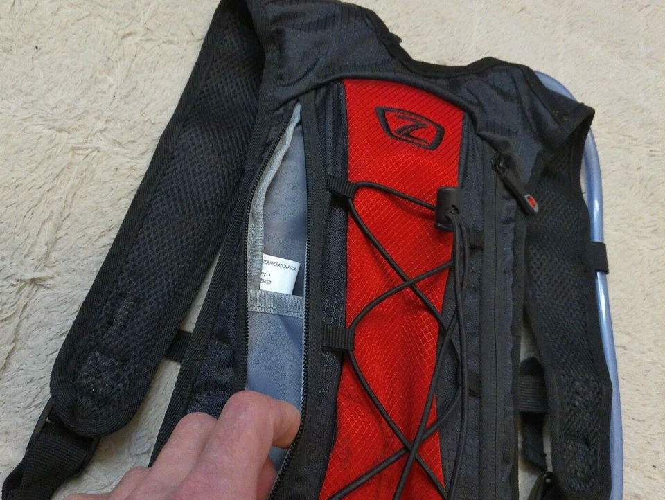 Mochila de hidratação Zefal Cycling Hydro One 1,5 L capacidade camelback - Imagem 2 de 4