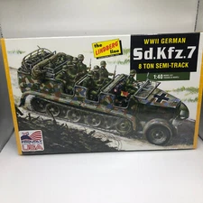 Lindberg 1:40 Model Kit Sd.Kfz.7 WWII German 8 Ton Semi-Track Personnel Carrier