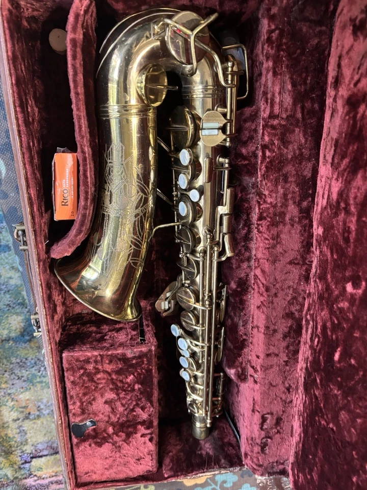 Saxofón alto CONN 1957 "NAKED LADY" estado original con estuche Foto 2 de 4