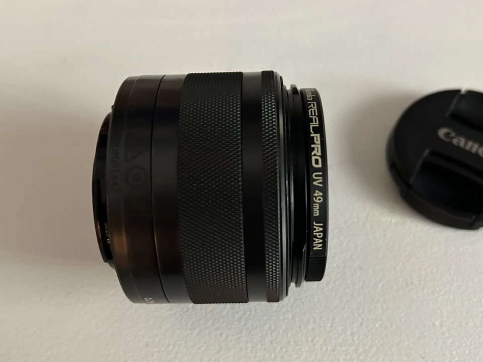 Lente zoom estándar Canon EF-M 15-45 mm f/3,5-6,3 IS STM con filtro UV Kenko Foto 2 de 4