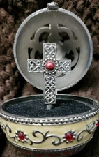 Heavy Vintage Cross Sankyo Jeweled Enamel Musical Egg works 4.5 x 3.5