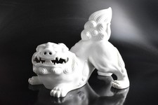 S8872: Japanese Nabeshima-ware White porcelain Lion STATUE sculpture , auto