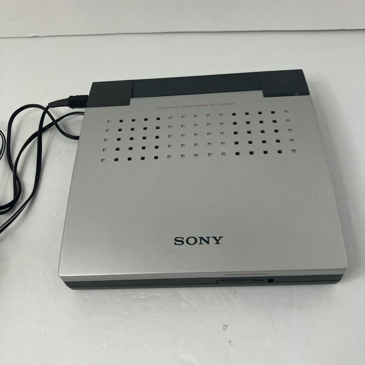 [美品] SONY CDクロックラジオ ICF-CD2000 シルバー Vintage Sony ICF-CD2000 FM/AM Radio CD Clock W/ Power Cord Tested