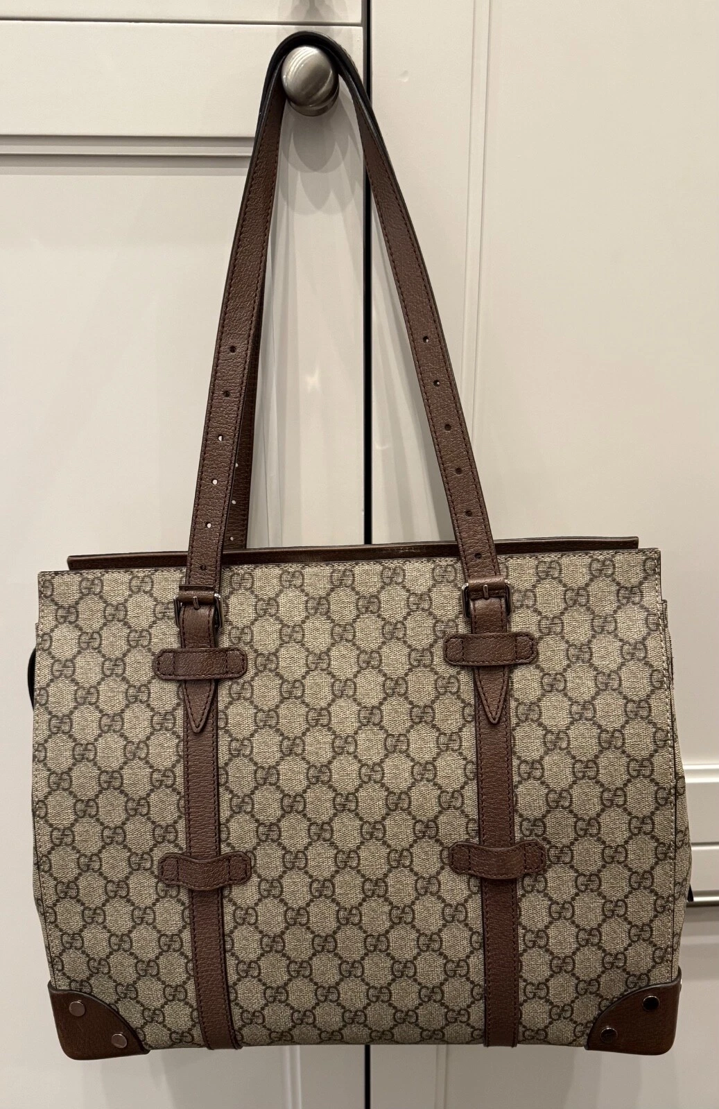 Sac fourre tout Gucci GG Supreme monogramme avec détails texturés en veau dollar beige/ébène