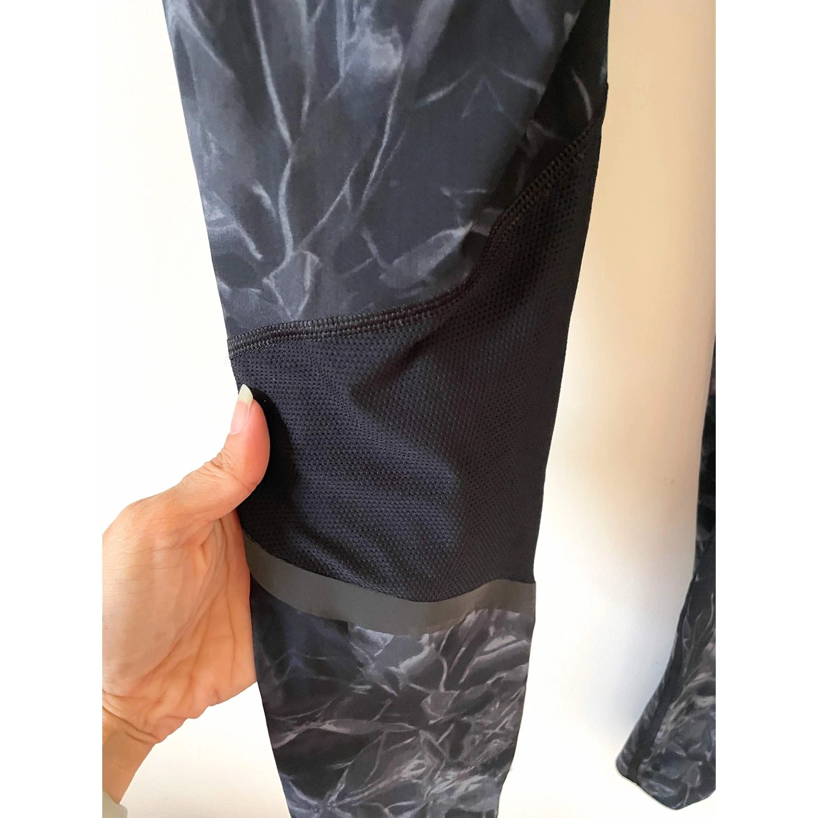 sweaty-betty mesh back the zero gravity leggings