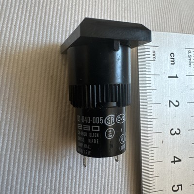 EAO Swiss Made 01-040-005 Lampe max. 60V/1.2W Lamp Holder Listed 146F rot