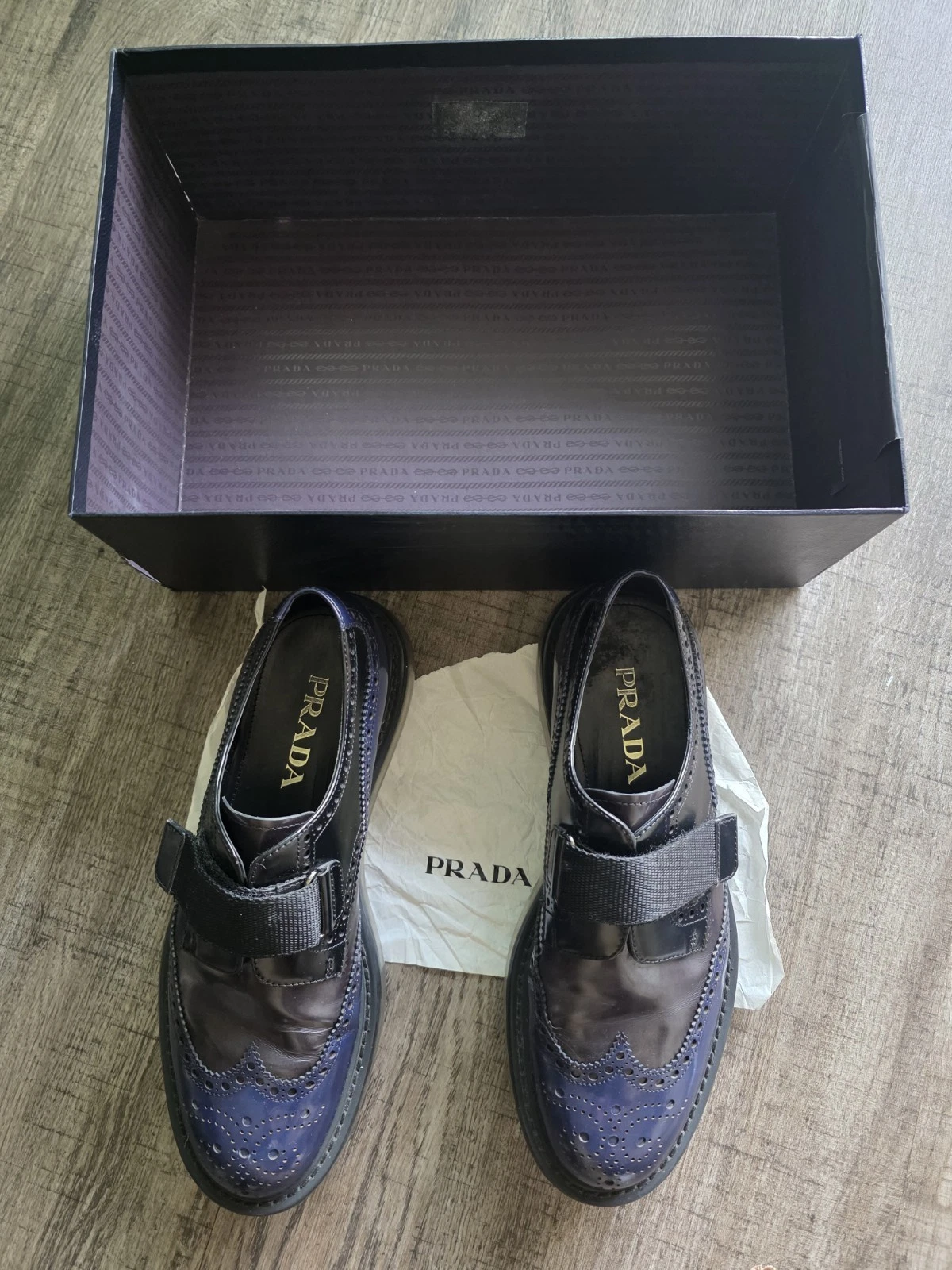 Brogues Prada in pelle con accenti tagliati al laser taglia 7