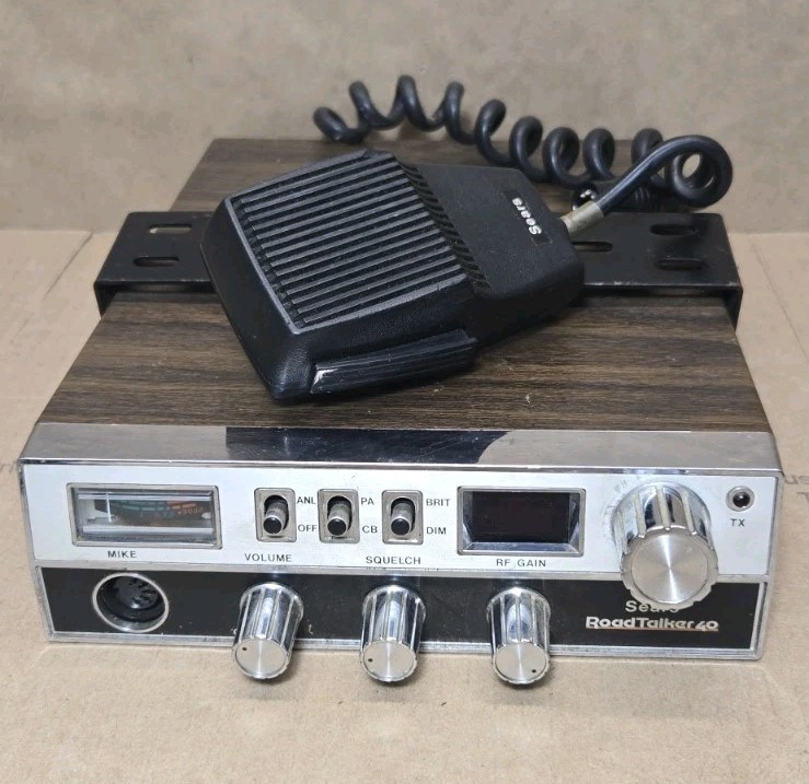 Sears RoadTalker 40 Channel Vintage CB Radio With Mic **UNTESTED