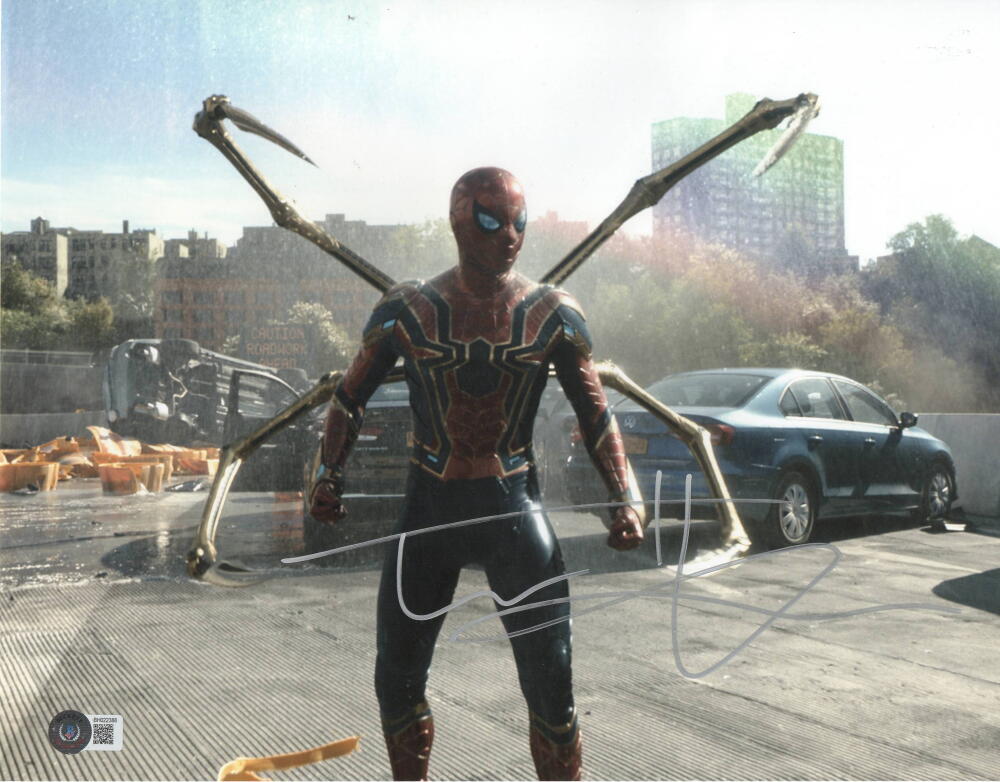TOM HOLLAND SIGNED 11X14 PHOTO MARVEL SPIDER-MAN AUTHENTIC