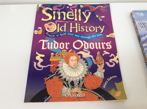 3 HORRIBLE HISTORIES BOOKS.WOOLY MAMMOTH.BLITZED BRITAIN.SMELLY HISTORY - Picture 2 of 4