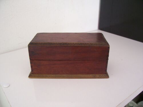 Old Wooden Box Caja Antigua de Madera