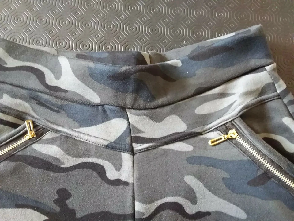 Б/у женщины камуфляж леггинсы с 2 карманами, размер S/M плюс 🎁 - Изображение 2 из 4