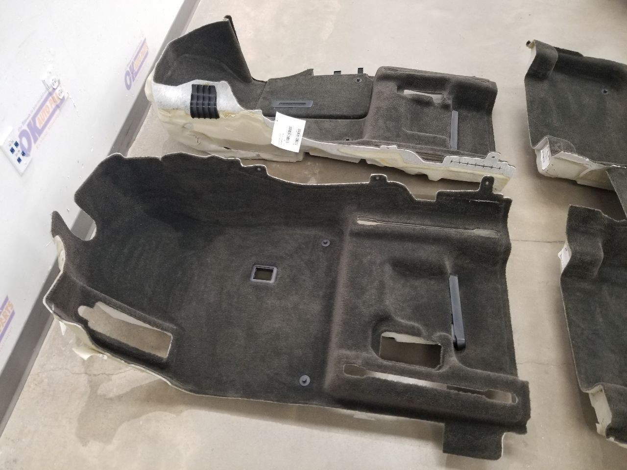 17 BENTLEY BENTAYGA INTERIOR CABIN CARPET FRONT AND REAR BLACK